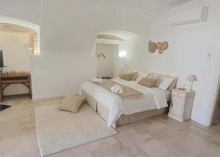 לינה וארוחת בוקר La Loggia לונאטו